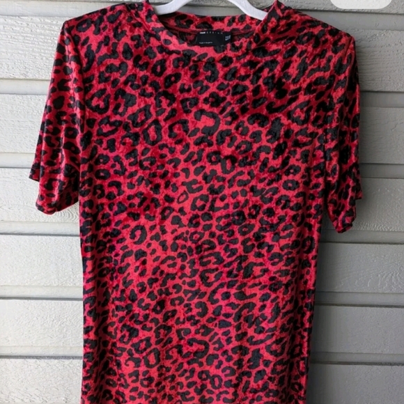 ASOS DESIGN Red Velvet Leopard Mini Easy-Wear T-Shirt Dress - NEW! - Picture 11 of 11